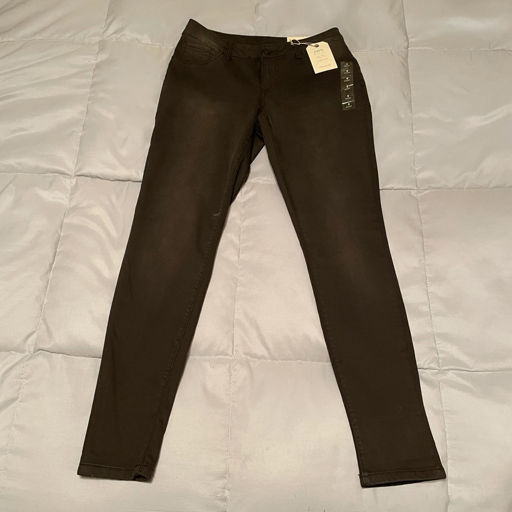 NWT. Maurices. Black denim jeggings.